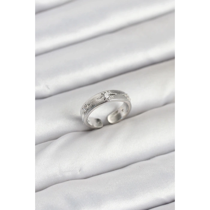 Pirinç Gümüş Renk Zirkon Taşlı Kutup Yıldızı Model Kadın Yüzük - TJ-BYK3899