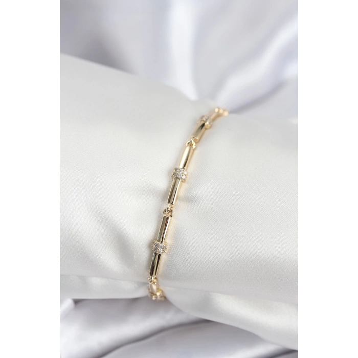 Pirinç VIP Seri Gold Renk Parçalı Model Zirkon Taşlı Kadın Bileklik - TJ-BB7941
