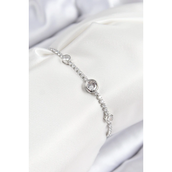 Pirinç Zirkon Taşlı Daire Model Gümüş Renk Asansörlü Kadın Bileklik - TJ-BB7732