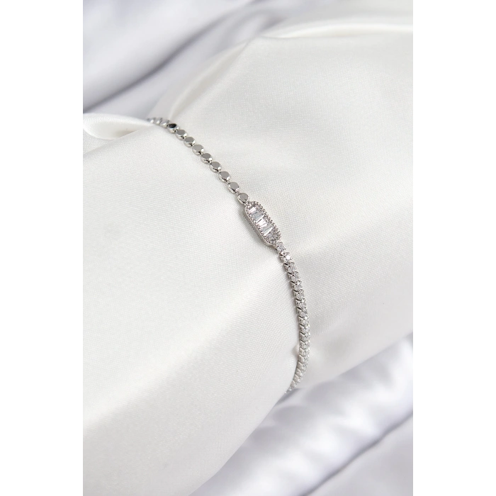 Pirinç Zirkon Taşlı Dikdörtgen Model Ezme Zincir Gümüş Renk Kadın Bileklik - TJ-BB7594