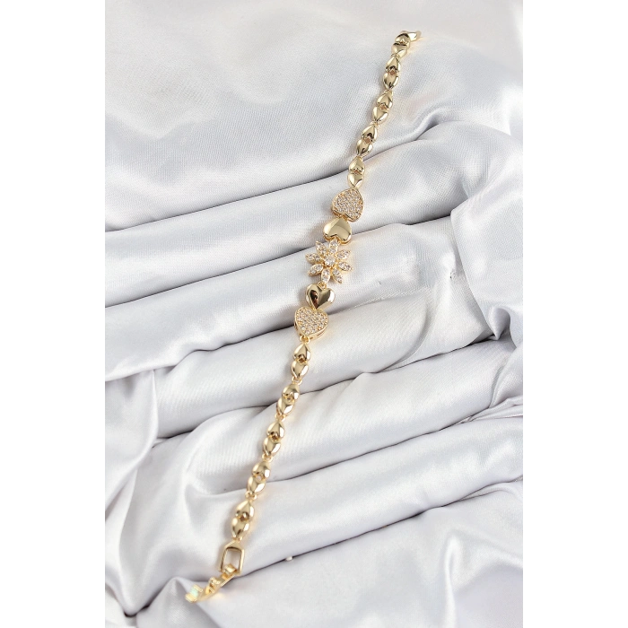 Pirinç Zirkon Taşlı Kalp Detaylı Çiçek Model Gold Renk Kadın Bileklik - TJ-BB7527