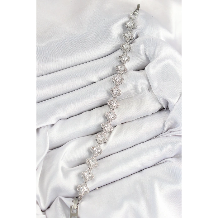 Pirinç Zirkon Taşlı Yonca Baget Model Gümüş Renk VIP Seri Kadın Bileklik - TJ-BB7509