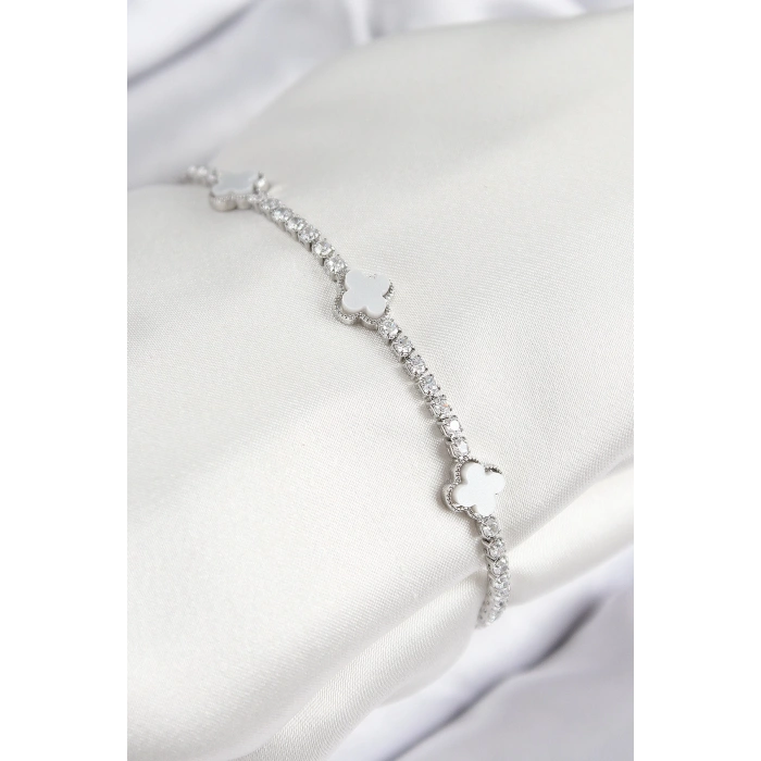 Pirinç Zirkon Taşlı Yonca Model Gümüş Renk Kadın Bileklik - TJ-BB7702