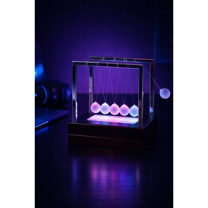 RGB Işıklı Newton Denge Topu – Renkli Şeffaf Denge Topları, Pilli Masaüstü Dekoratif Aksesuar