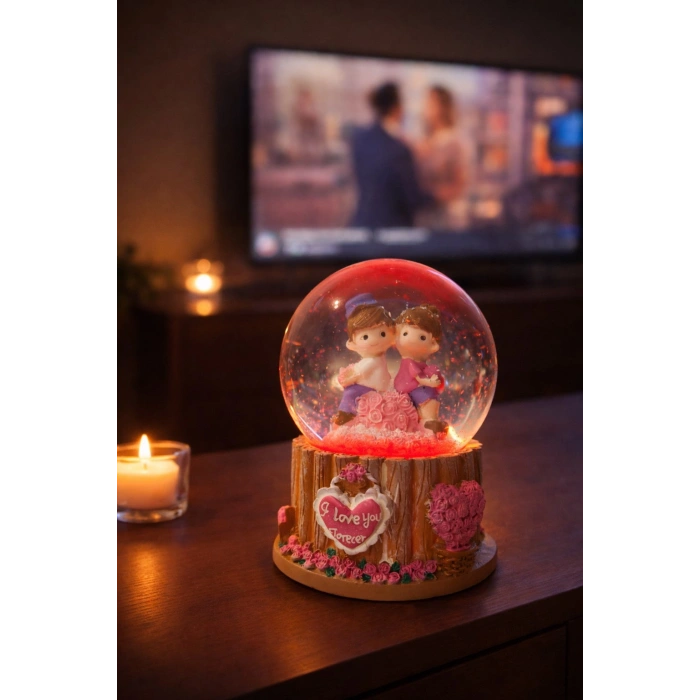 Sevgililer Temalı Led Işıklı Kar Küresi 9 cm – Romantik & Anlamlı Sevgili Hediyesi  Pembe