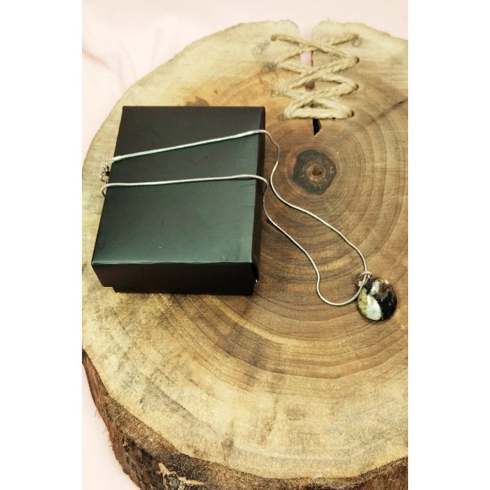 Turmalin Doğal Taşı Zincirli El Yapımı Kolye Uç: 2 cm Zincir: 20 cm Kutulu