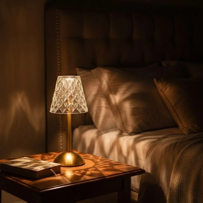 Uzun Klasik Şeffaf Baklava Model LED Masa Lambası – Dokunmatik, 3 Renk Işık Modlu, Şarjlı Dekoratif Gece Lambası (4887)