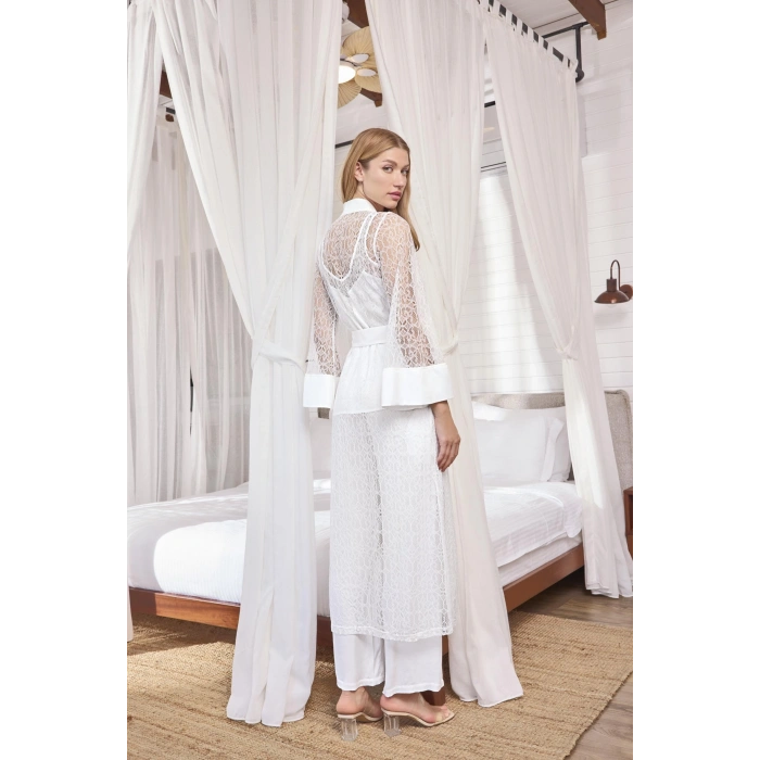 Uzun Kollu Dantelli Ve Kuşaklı Sabahlık