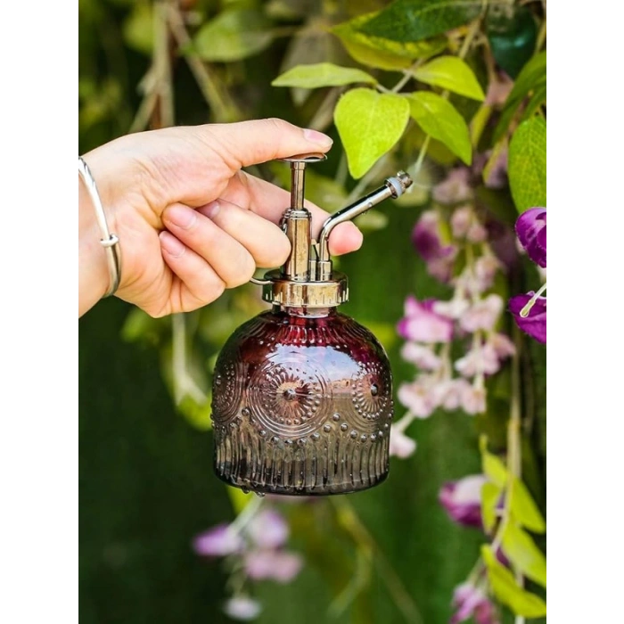 Vintage Cam Bitki Sulama Spreyi – Dekoratif Püskürtme Kolonya Şişesi 200 ml Kırmızı