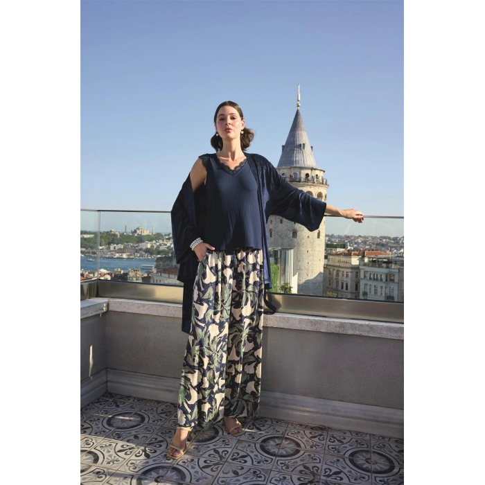 Yaprak Desenli Ve Dantelli 3lü Pijama Takımı