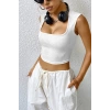 Kadın Beyaz Kare Yaka Kalınlaşan Omuz Detaylı Crop Top Bluz