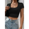 Kadın Siyah Yarım Kol Düz Yaka Crop Top Bluz