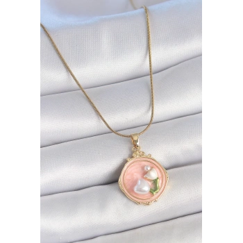 316L Çelik Gold Renk Zincir Pembe Mineli İncili Çiçek İşlemeli Portre Model Kadın Kolye - TJ-BKO10151