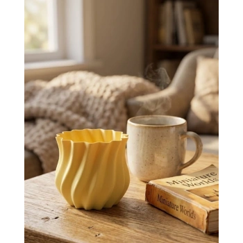 3d Kıvrımlı Sarı Vazo Modern Dekoratif Ev Aksesuarı Şık Tasarım