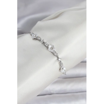 Baget Zirkon Taşlı Çiçek Model Gümüş Renk Asansörlü Kadın Bileklik - TJ-BB8329