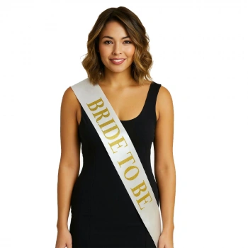 Beyaz Saten Üzerine Kalın Altın Yazılı Bride To Be Kuşağı