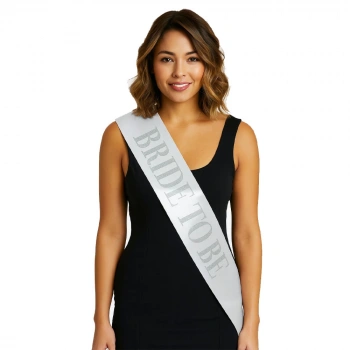 Beyaz Saten Üzerine Kalın Gümüş Yazılı Bride To Be Kuşağı