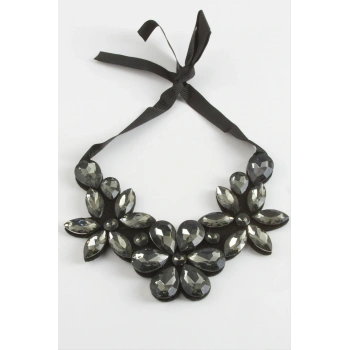 Çiçek Taşlı Yaka Kolye