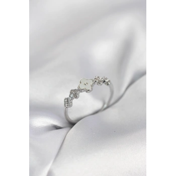 Gümüş Renk Minimal Yonca ve Zirkon Taşlı Kadın Yüzük - TJ-BYK4057