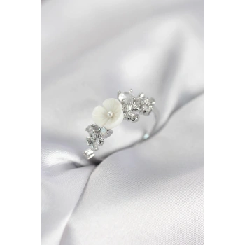 Gümüş Renk Pirinç Çiçek Model Zirkon Taşlı Kadın Yüzük - TJ-BYK4069