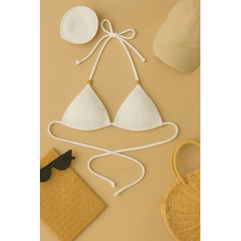 Kadın Beyaz Pedli Üçgen Bikini Üstü Halter Bağlamalı Aksesuarlı