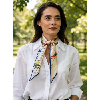 Kadın Retro Karakter Figürlü Puantiye Desenli Fular – Zarif ve Eğlenceli Stil