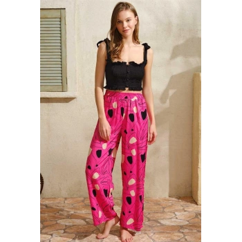 Kalın Askılı Viskon Çiçek Desenli Sırt Aksesuarlı Yazlık Dantel Detaylı Pijama