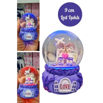 Mor Love Sevgililer Temalı Led Işıklı Kar Küresi 9 cm – Romantik & Anlamlı Sevgili Hediyesi