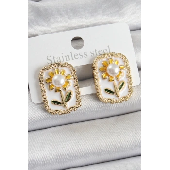 Pirinç Beyaz Mineli Papatya Figürlü Sanatsal Portre Model Gold Renk Kadın Küpe - TJ-BKP10686