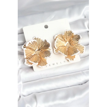 Pirinç Gold Renk Beyaz Mine Detaylı Lotus Kadın Küpe - TJ-BKP11367