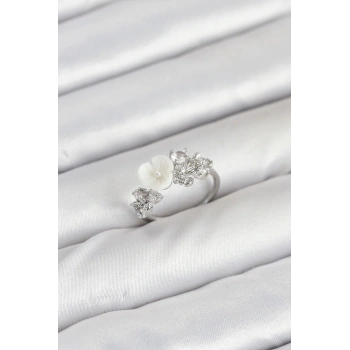 Pirinç Gümüş Renk Çiçek Model Zirkon Taşlı Kadın Yüzük - TJ-BYK3879