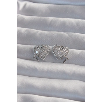 Pirinç Gümüş Renk Fiyonk Detay İncili Zirkon Taşlı Kalp Küpe - TJ-BKP9298