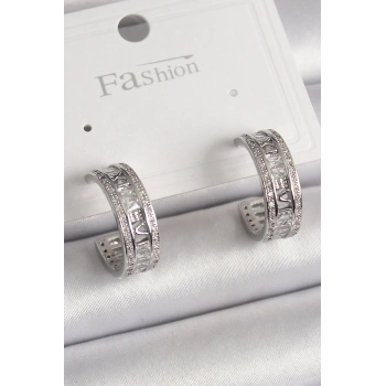 Pirinç Gümüş Renk Zirkon Taşlı İşleme Detay Halka Model Kadın Küpe - TJ-BKP9914