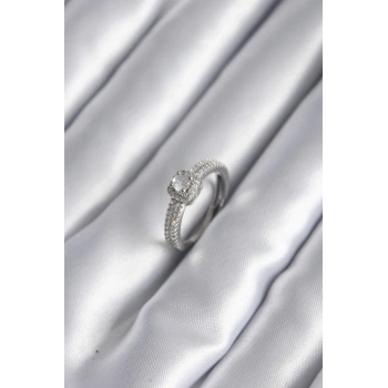 Pirinç Gümüş Renk Zirkon Taşlı Kadın Yüzük - TJ-BYK2963