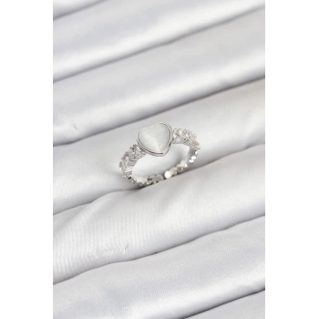 Pirinç Gümüş Renk Zirkon Taşlı Kalpli Kadın Yüzük - TJ-BYK3857