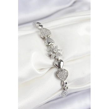 Pirinç Zirkon Taşlı Kalp Detaylı Çiçek Model Gümüş Renk Kadın Bileklik - TJ-BB7528