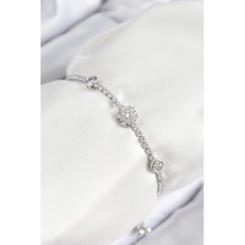 Pirinç Zirkon Taşlı Kar Tanesi Model Gümüş Renk Asansörlü Kadın Bileklik - TJ-BB7722