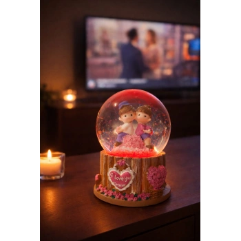 Sevgililer Temalı Led Işıklı Kar Küresi 9 cm – Romantik & Anlamlı Sevgili Hediyesi  Pembe