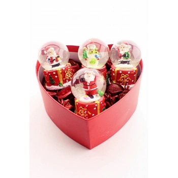 Yeni Yıl  Özel Kalp Kutu İçinde 4 Adet Mini Noel Baba Kar Küresi 6,5 cm