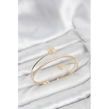 Yonca Çiçek Model Pirinç Gold Renk Kadın Bileklik - TJ-BB8257