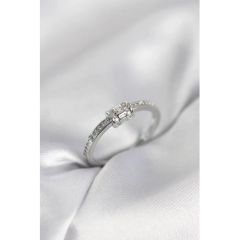 Zirkon Taşlı Gümüş Renk Pirinç Kadın Yüzük - TJ-BYK4013