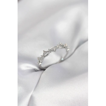 Zirkon Taşlı Pirinç Gümüş Renk Kadın Yüzük - TJ-BYK4136