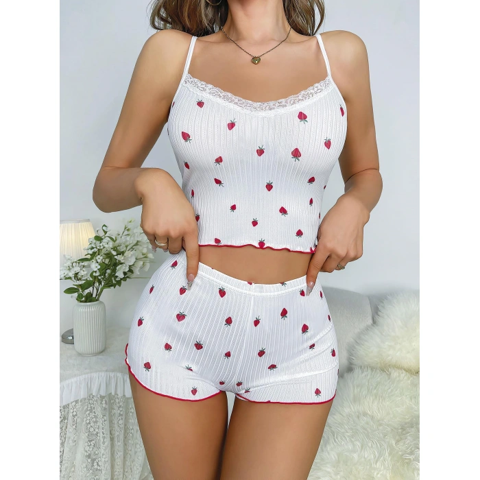 MARSiLYAN-  Beyaz Üstüne Çilek Desenli Askılı Şortlu Pijama Takımı