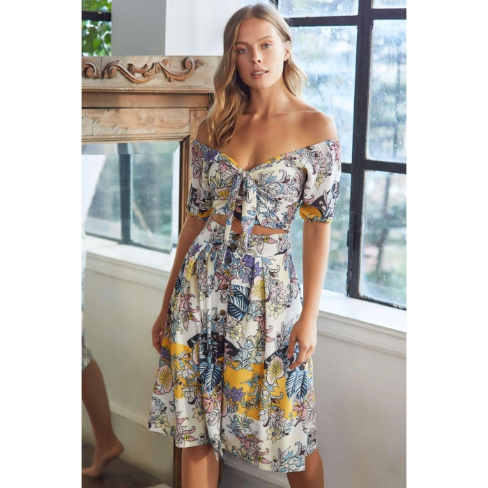 MARSiLYAN- Dokuma Önden Bağlamalı Çiçek Baskılı Omuzu Düşük Büstiyer Ve Önden Düğmeli Etek Takım