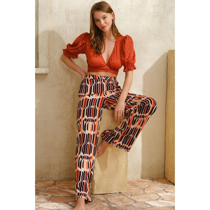 MARSiLYAN- Kısa Yarım Kol V Yaka Geometrik Yazlık Kurdela Şerit Detaylı Pijama Takımı