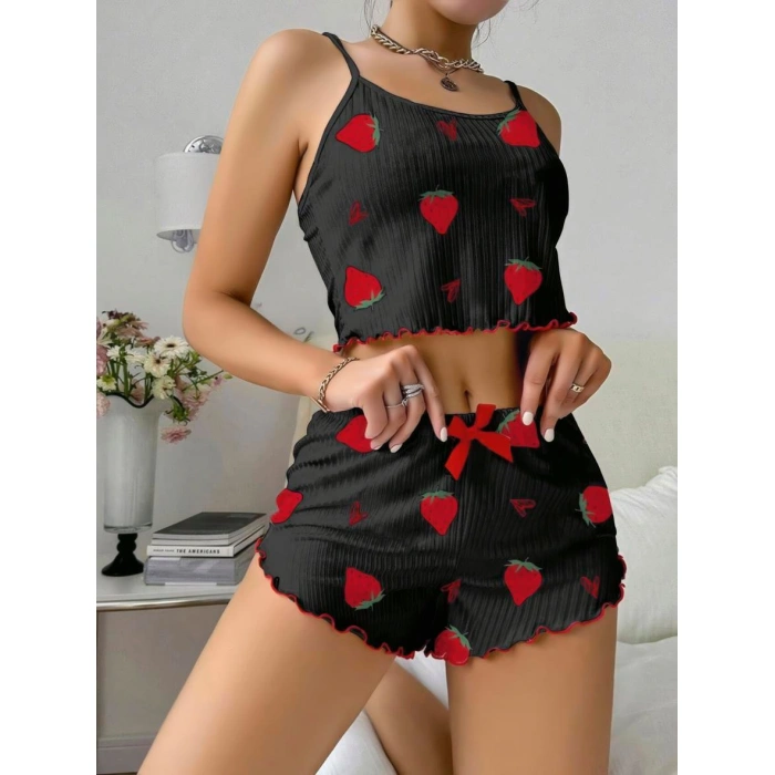MARSiLYAN- Pamuklu Siyah Üstüne Çilek Desen Fitilli Askılı Şortlu Pijama Takımı
