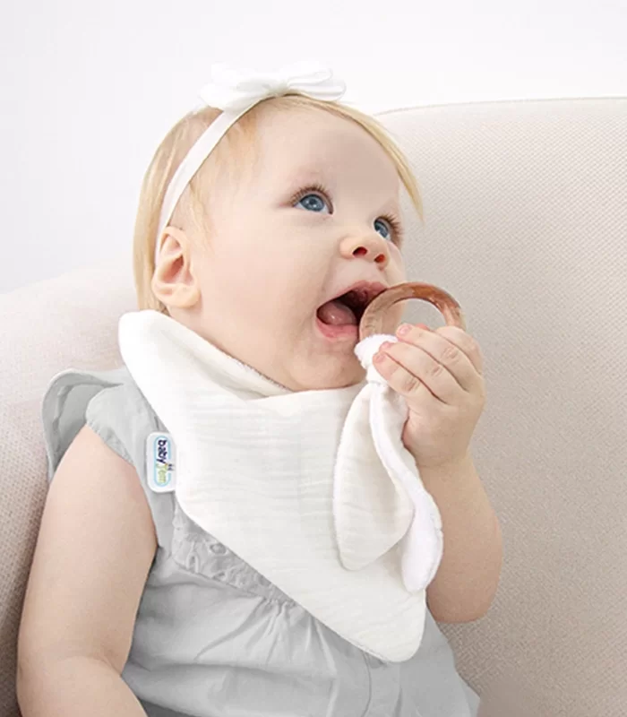 BabyJem Ahşap Diş Kaşıyıcılı Bürümcük Müslin Önlük 736 Ekru