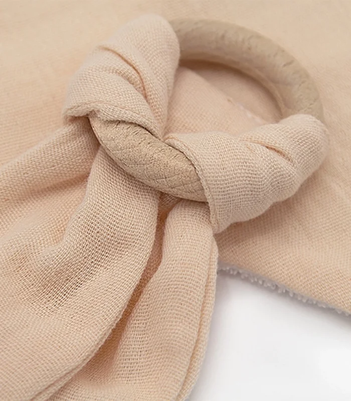 BabyJem Ahşap Diş Kaşıyıcılı Bürümcük Müslin Önlük 736 Somon