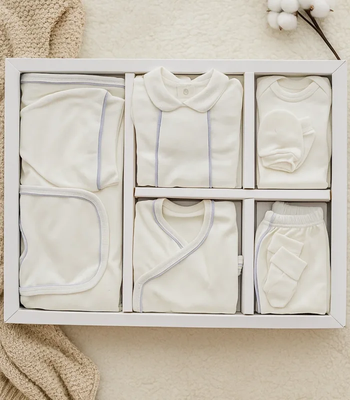 Çizgi Desenli 10 Parça Kutulu Erkek Bebek Hastane Çıkış Seti