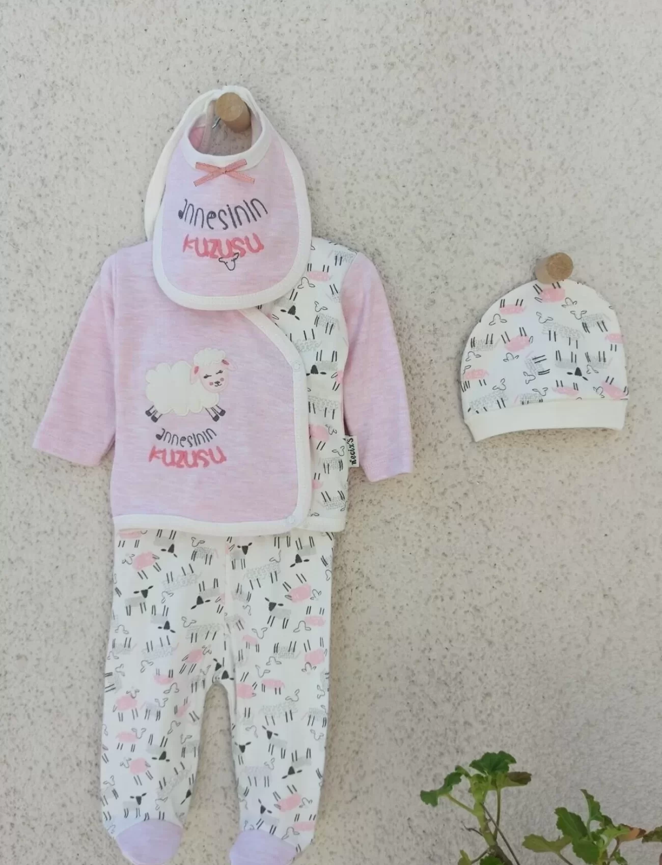 0-3 Ay Annesinin Kuzusu Şapka Önlük 5li Kız Bebek Alt&Üst Takımı